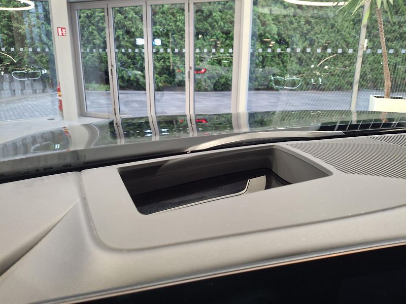 BMW i5 xDrive40 M-Sport PRO - fotka 25 z 36