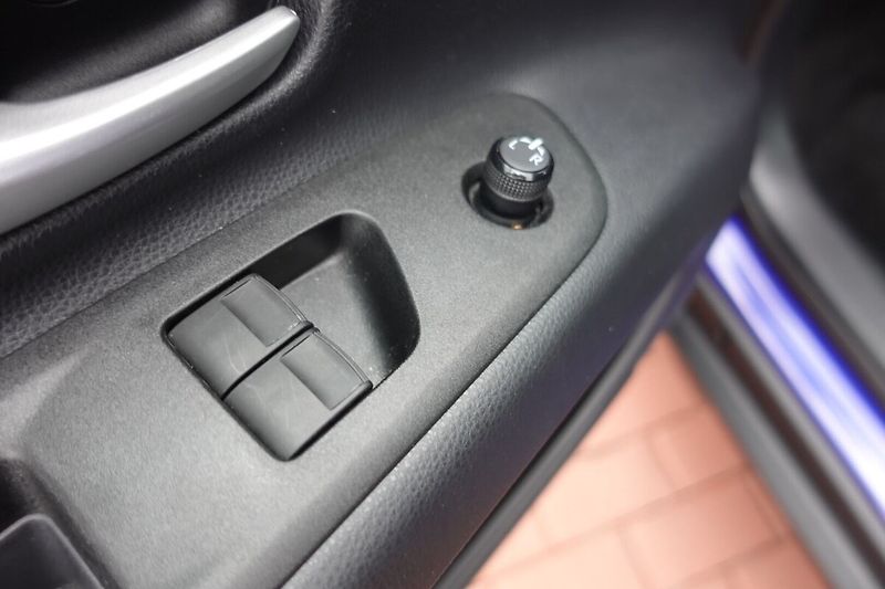Toyota Aygo 1.0L - 1 CVT Executive - fotka 10 z 30