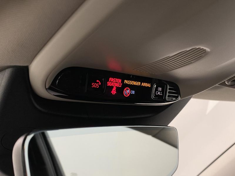 Volvo V90 CC D5 AWD MOMENTUM POLESTAR  - fotka 31 z 46