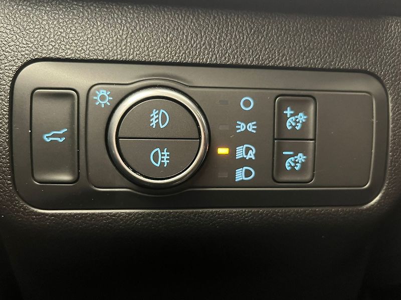 Ford Kuga 2.5 HEV 4x4 TITANIUM - fotka 25 z 78