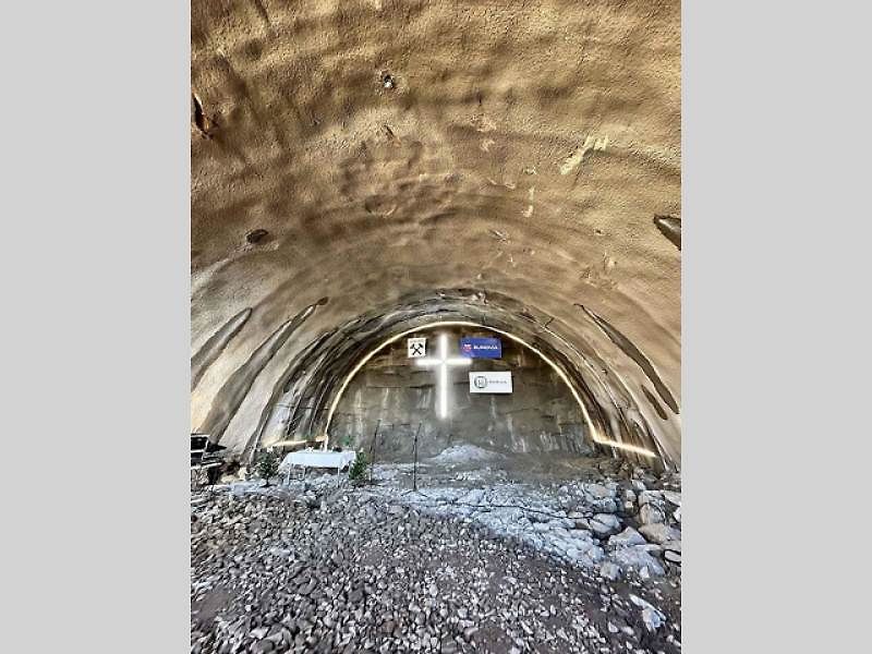 Žehnání svaté Barbory na stavbě tunelu Homole na budoucí dálnici D35 u Vysokého Mýta.