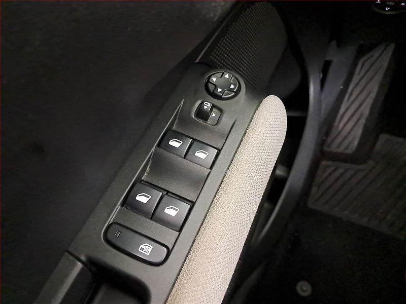 Citroën C3 Aircross (2018) Shine 1.2 PureTech, Serv.kniha - fotka 14 z 16