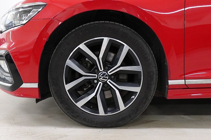 Volkswagen Passat TDI 147kW R-Line IQ NezTo ACC - fotka 6 z 25