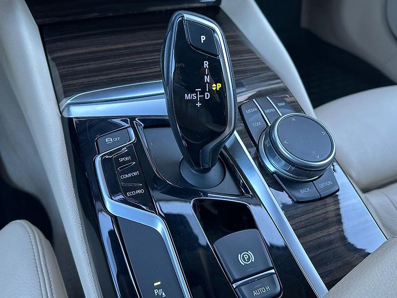 BMW Řada 5 540i xDrive SportLine 69000KM - fotka 12 z 20