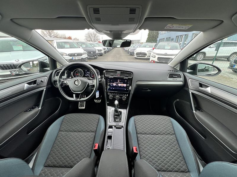 Volkswagen Golf IQ.DRIVE 1.6TDi DSG KLIMA ALU - fotka 20 z 55