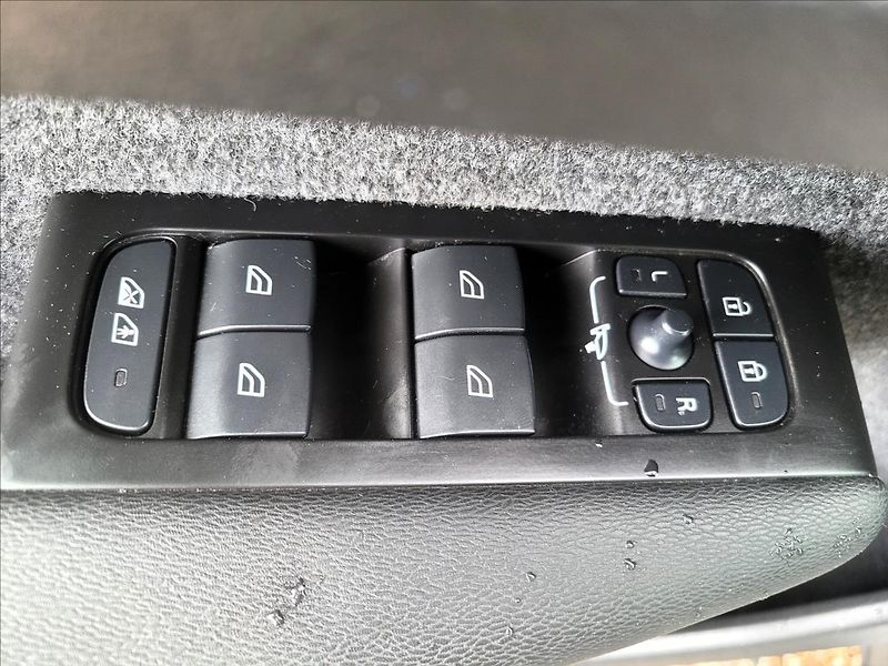 Volvo XC40 TWIN PLUS 408 PS,4X4,78KWh - fotka 38 z 50
