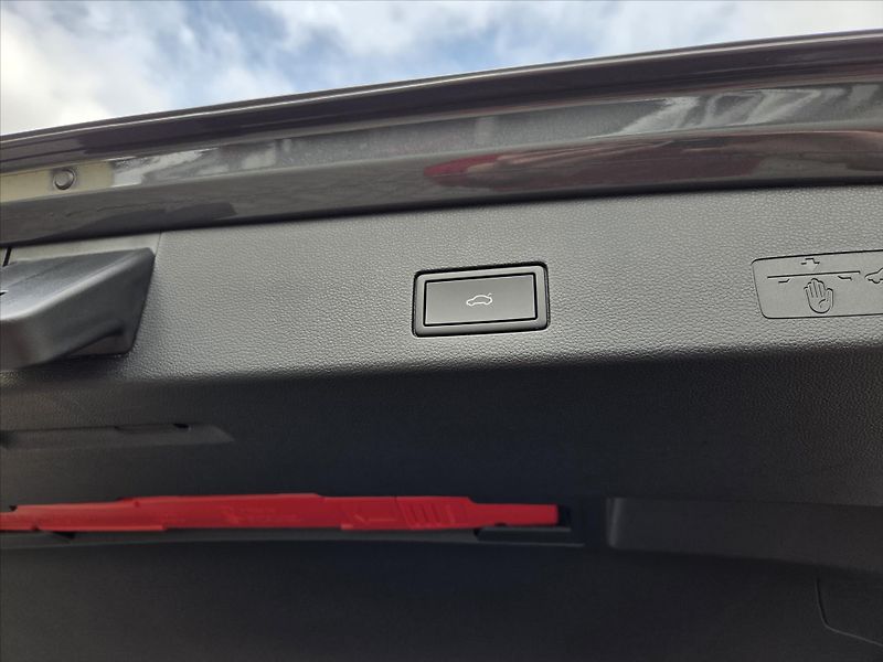 Volkswagen Golf 1,5 eTSi 110kW DSG Tov.záruka - fotka 14 z 24