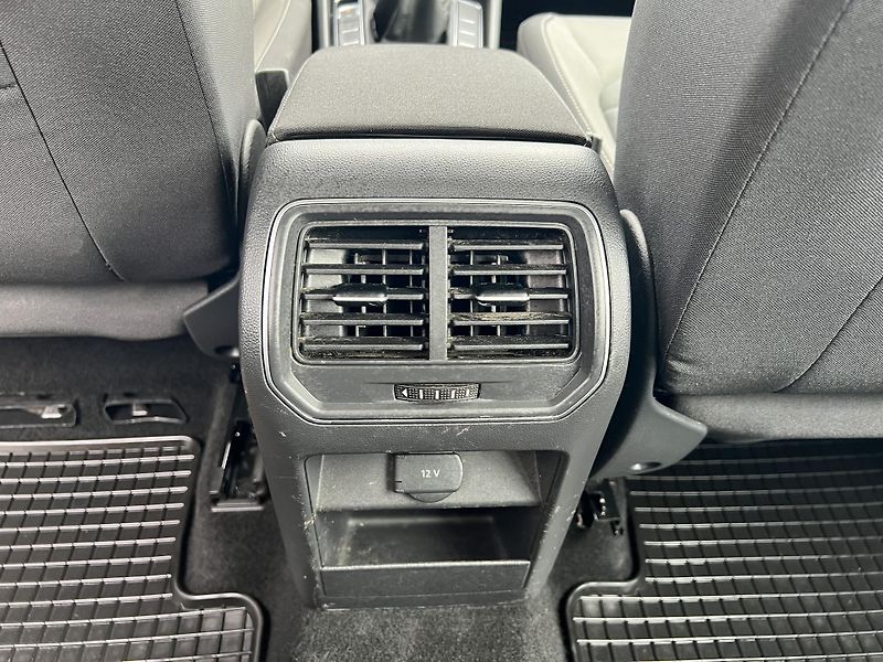 Volkswagen Golf Sportsvan (2018) 1,6TDi 85kW HIGHLINE - tažné - fotka 27 z 39