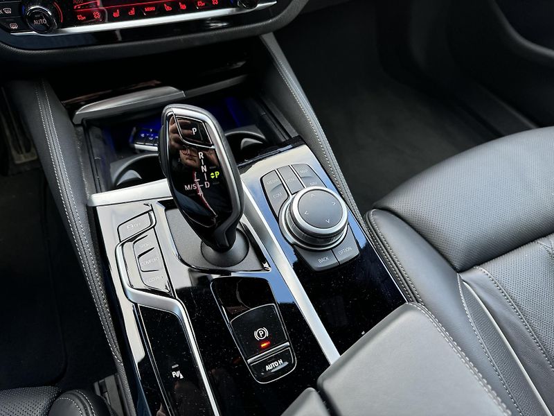 BMW Řada 5 (2022) 540d xDrive Touring - fotka 18 z 22