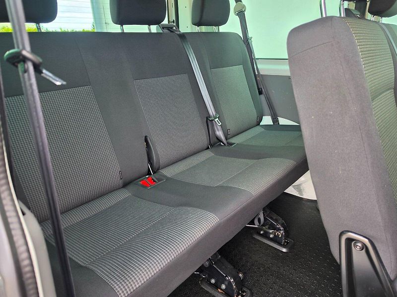 Volkswagen Transporter (2022) T6.1  2.0 TDI 9 míst - fotka 14 z 20