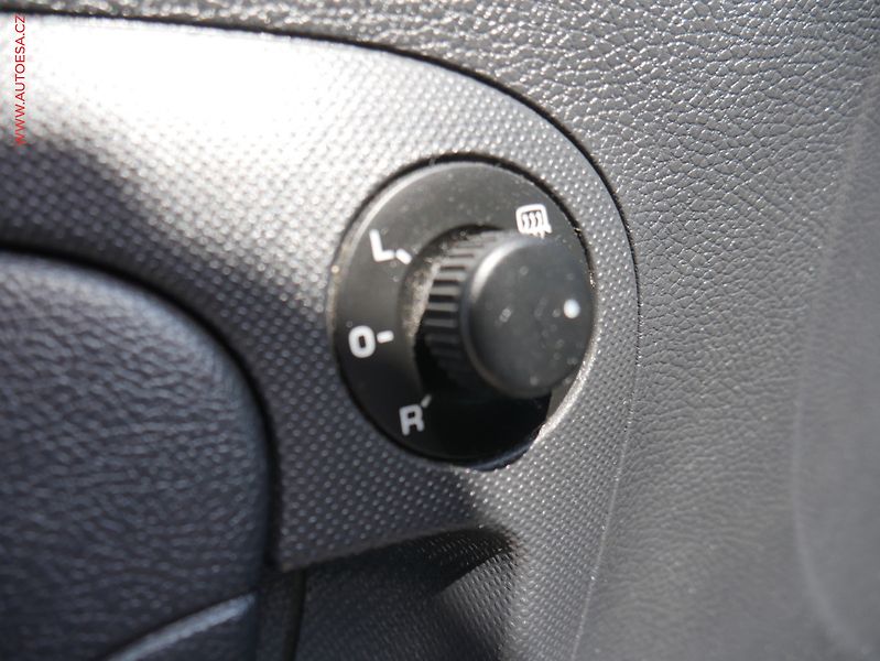 Škoda Fabia (2012) 1.6 TDi, Ambiente - fotka 12 z 17