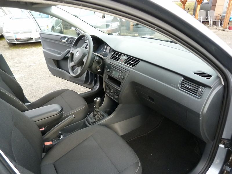 Škoda Rapid 1.2 Tsi 1 majitel, serviska - fotka 14 z 19