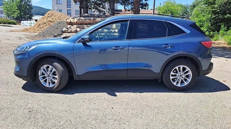 Ford Kuga 2.0 EcoBlue AWD Titanium X - fotka 4 z 33
