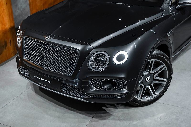 Bentley Bentayga - fotka 3 z 21