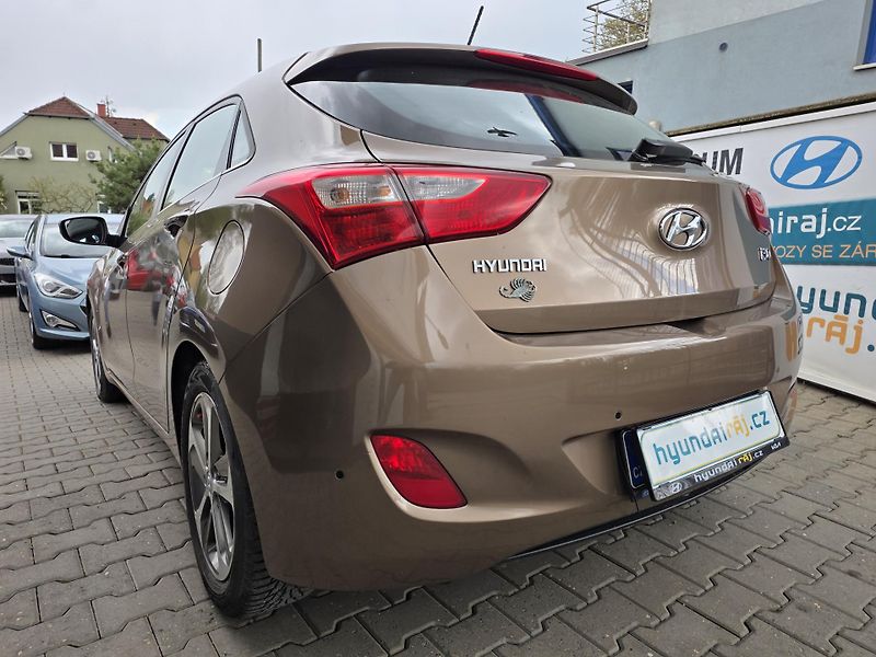 Hyundai i30 1.6-PRAV.ZN.SERVIS-88kw - fotka 8 z 18