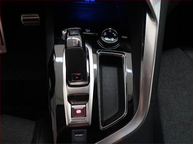 Peugeot 3008 (2019) Allure 1.6 PureTech, Automat - fotka 13 z 17