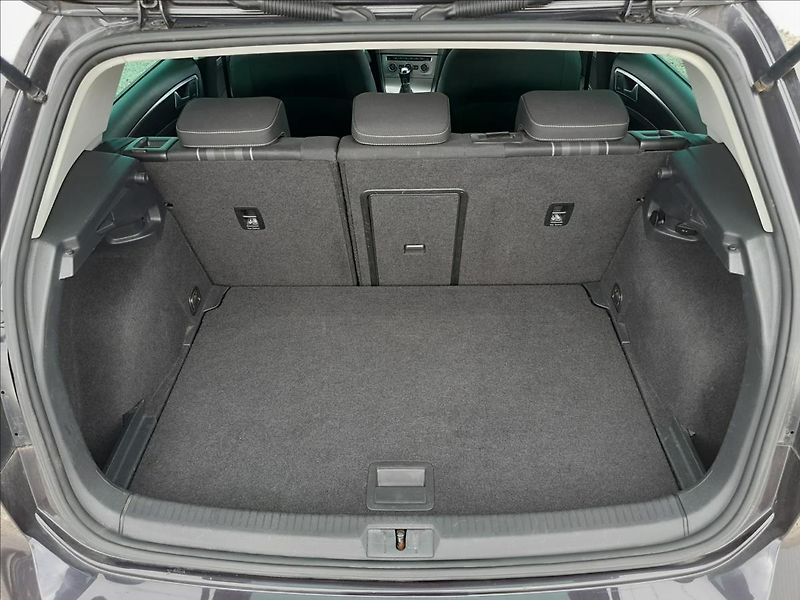 Volkswagen Golf VII 1,2 TSI 81kW LOUNGE - fotka 27 z 60