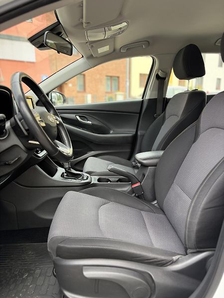Hyundai i30 1.6 CRDi automat  - fotka 16 z 24