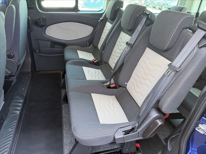 Ford Tourneo Custom 2,2 Titanium,114kW,1maj. - fotka 20 z 32