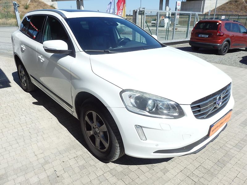 Volvo XC60 2.4 D 158 kW AWD NAVI, ZÁVĚS - fotka 3 z 22