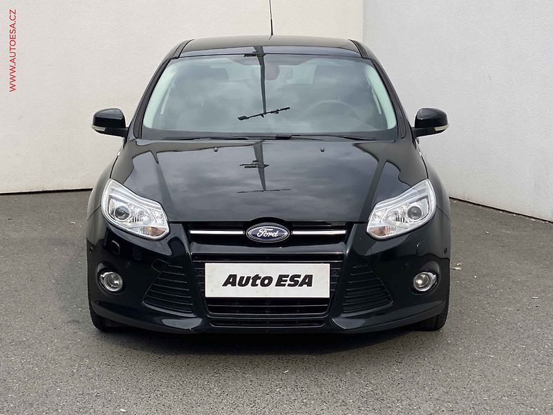 Ford Focus (2012) 1.6 TDCi, AC, xenon - fotka 2 z 17