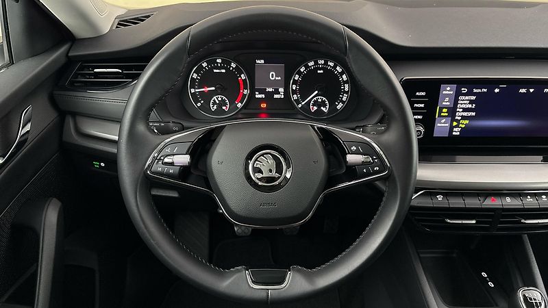 Škoda Octavia 1.0 TSI Active - fotka 9 z 23