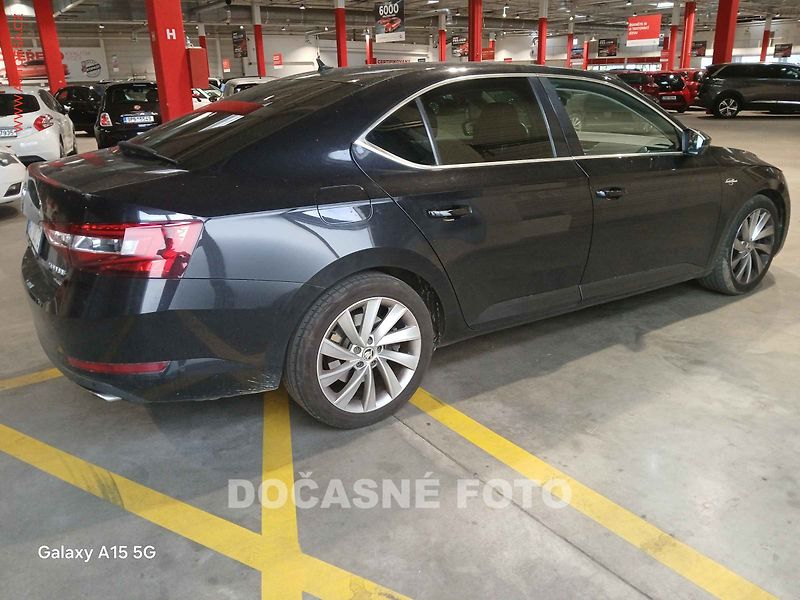 Škoda Superb (2017) 2.0 Tsi 4x4, ČR, AT, navi - fotka 2 z 3