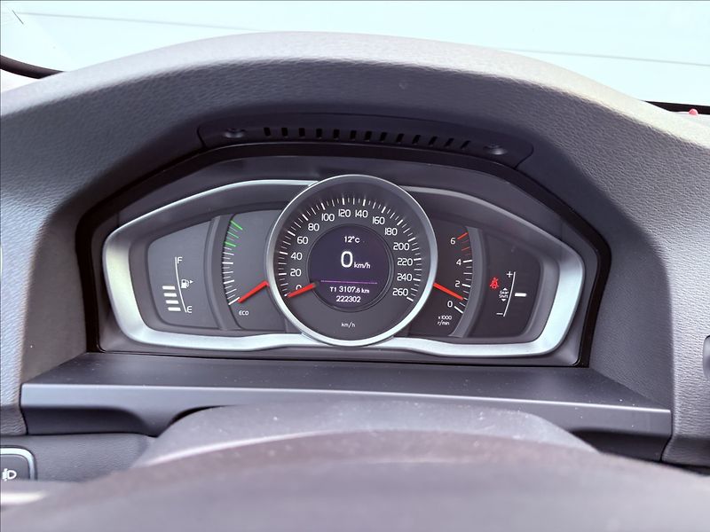 Volvo V60 2,0 D2 ZÁRUKA MOMENTUM CZ - fotka 10 z 28