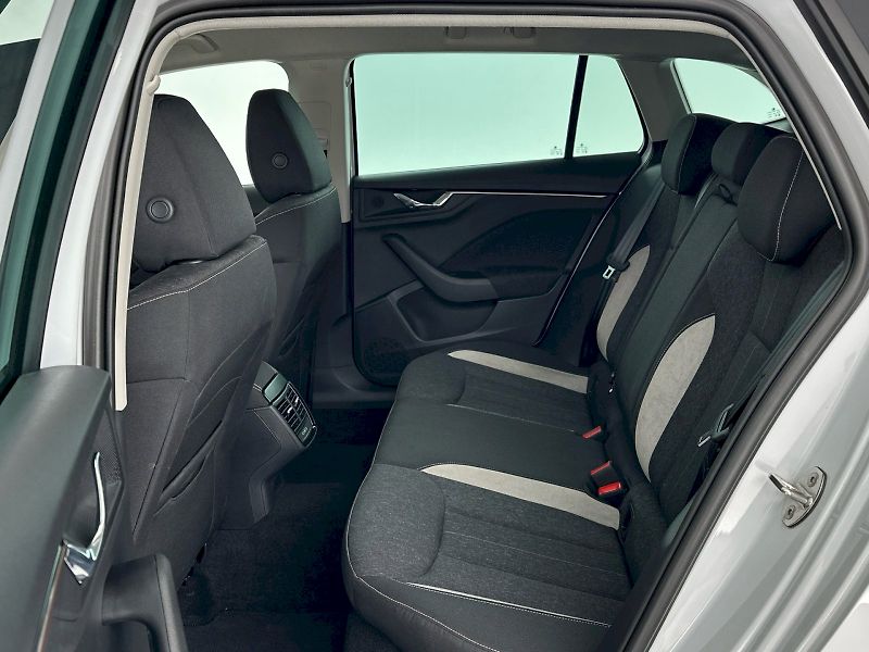 Škoda Scala (2025) 1.0TSI 85kW Top Selection - fotka 8 z 30