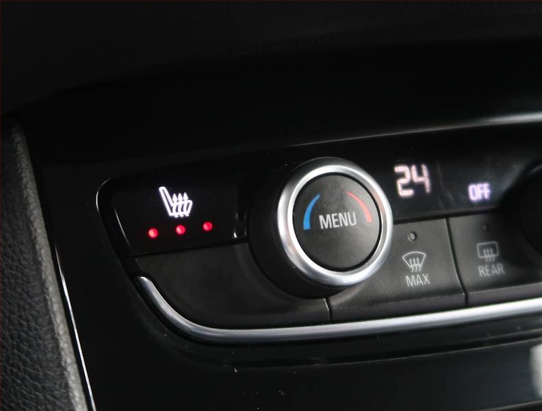 Opel Grandland X (2018) Innovation 1.2 Turbo - fotka 18 z 21