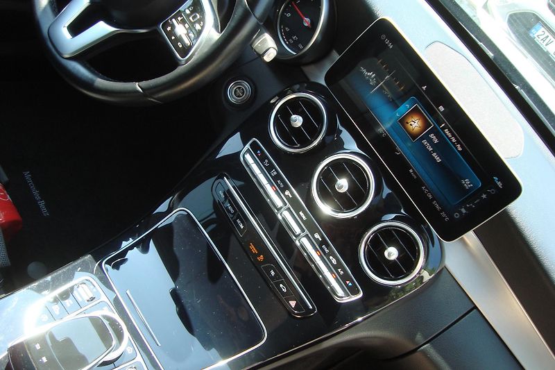 Mercedes-Benz Třídy C (2021) 220D,143kW, Exclusivce,S.kniha - fotka 56 z 92