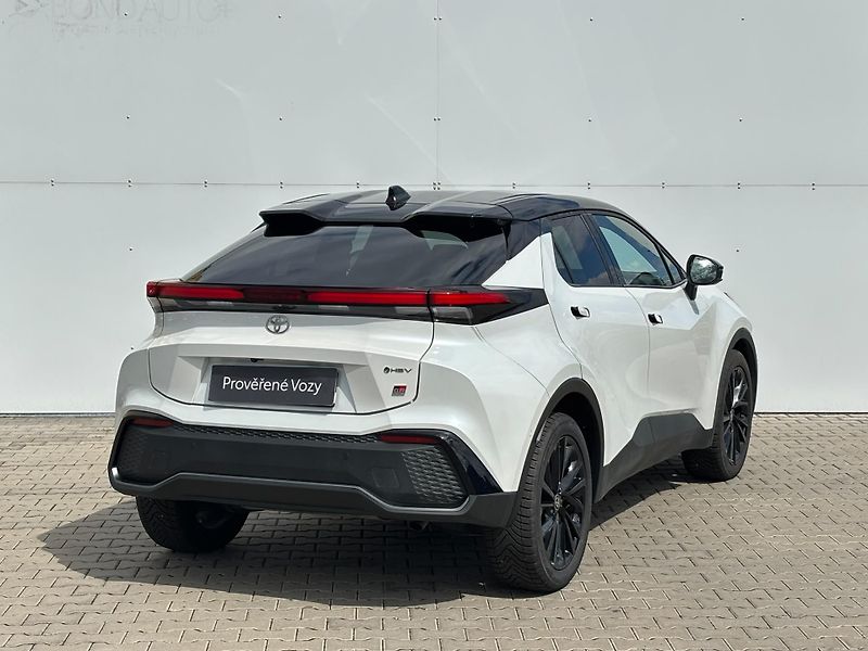 Toyota C-HR 2,0 HEV e-CVT GR Sport - fotka 2 z 26