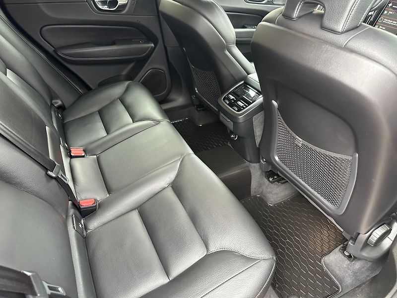 Volvo XC60 D4 140Kw AWD - fotka 13 z 23