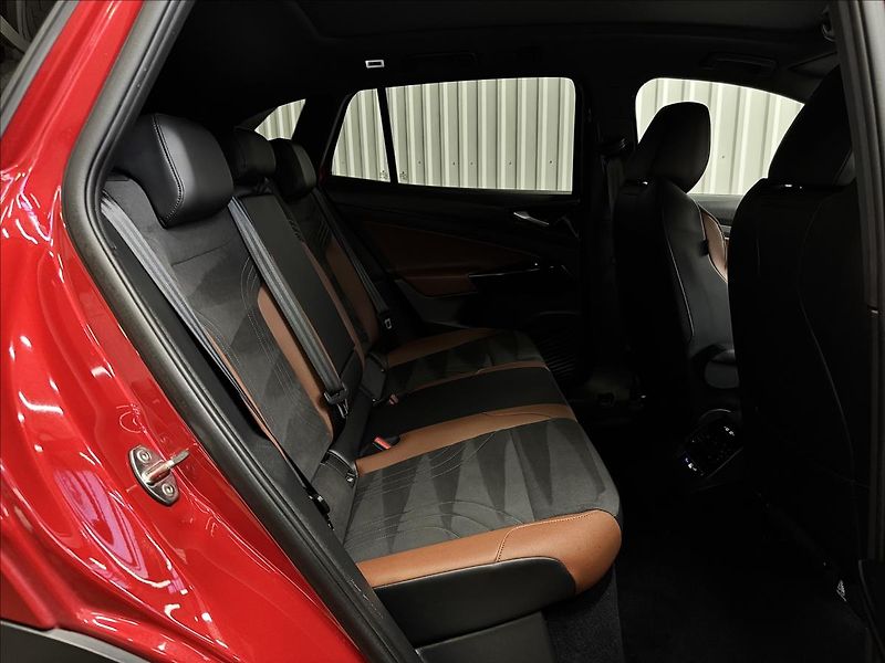 Volkswagen ID.4 150kW PRO PERF. TOP VÝBAVA - fotka 43 z 50