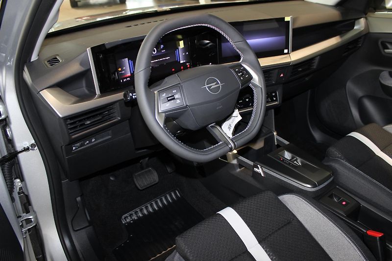 Opel Frontera (2025) GS Hybrid 1.2 TURBO 81kW - fotka 7 z 19