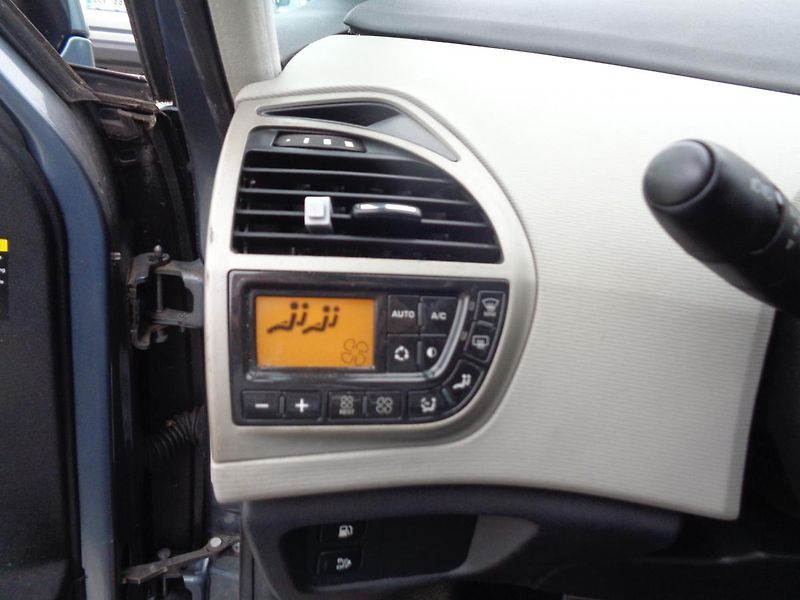 Citroën Grand C4 Picasso 2,0 - fotka 10 z 18