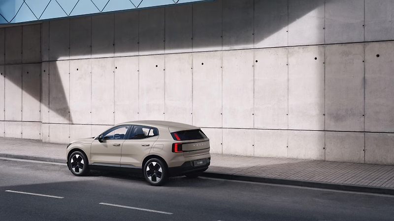 Volvo EX30 (2026) P5 LONG RANGE ELECTRIC PLUS - fotka 2 z 12