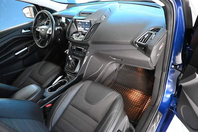 Ford Kuga (2016) 2.0 4x4 INDIVIDUAL Bi-Xenon Ta - fotka 10 z 36