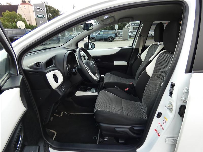Toyota Yaris 1,3 1.33 VVT-i Trend,ČR,kamera - fotka 12 z 33