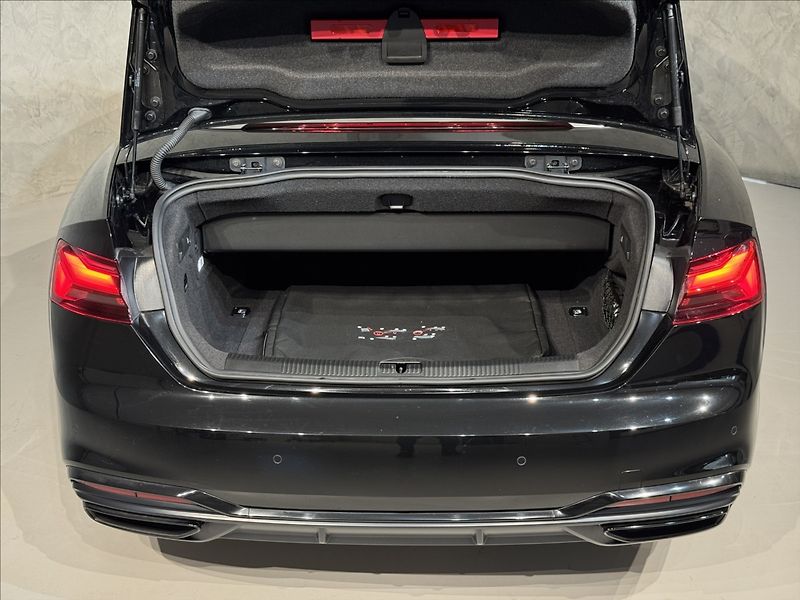 Audi A5 2,0 TDi  S-Line Quattro Matrix - fotka 13 z 47
