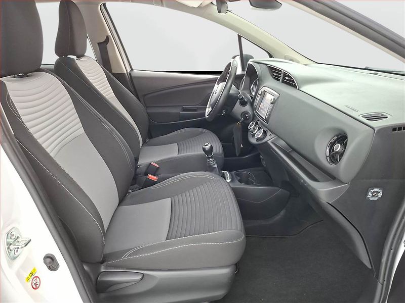 Toyota Yaris (2018) 1.5 Dual VVT-i, Serv.kniha - fotka 9 z 16