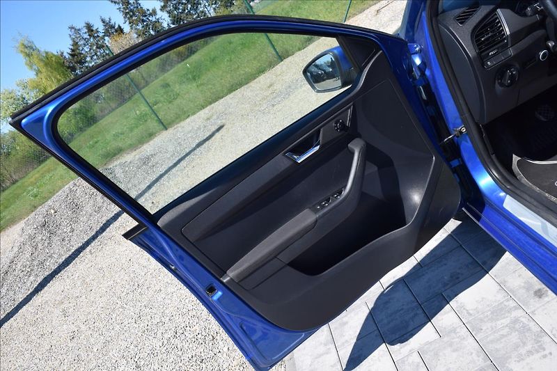 Škoda Fabia 1,0 MPI 55KW VÝHŘEV ALU LPG - fotka 28 z 52