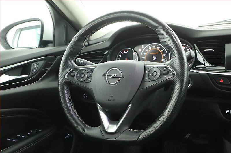 Opel Insignia (2018) 2.0 Turbo 4x4, 4X4, Automat - fotka 15 z 17