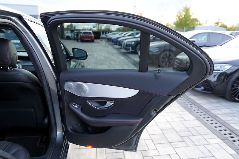 Mercedes-Benz Třídy C C43 AMG 4Matic/ČR/Performance - fotka 16 z 42