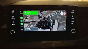 Mobilní navigace Mapy v Android Auto. Ilustrační snímek