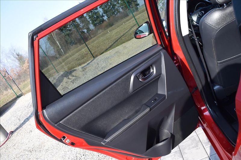 Toyota Auris 1,2 i 85KW XENONY AUTOMAT ALU - fotka 28 z 55