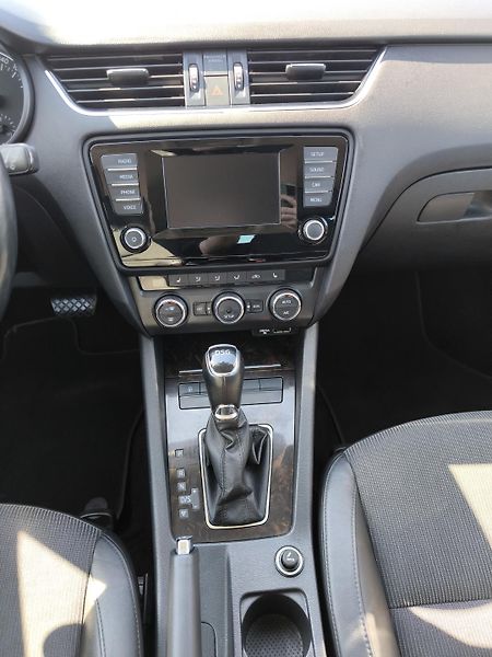 Škoda Octavia (2014) 1,6TDI DSG STYLE*VELKÝ SERVIS* - fotka 25 z 58
