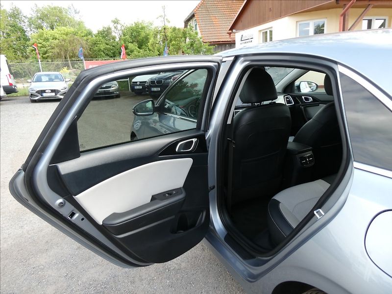Kia Ceed 1,4 T-GDi 103kW EXCLUSIVE, ČR - fotka 23 z 42