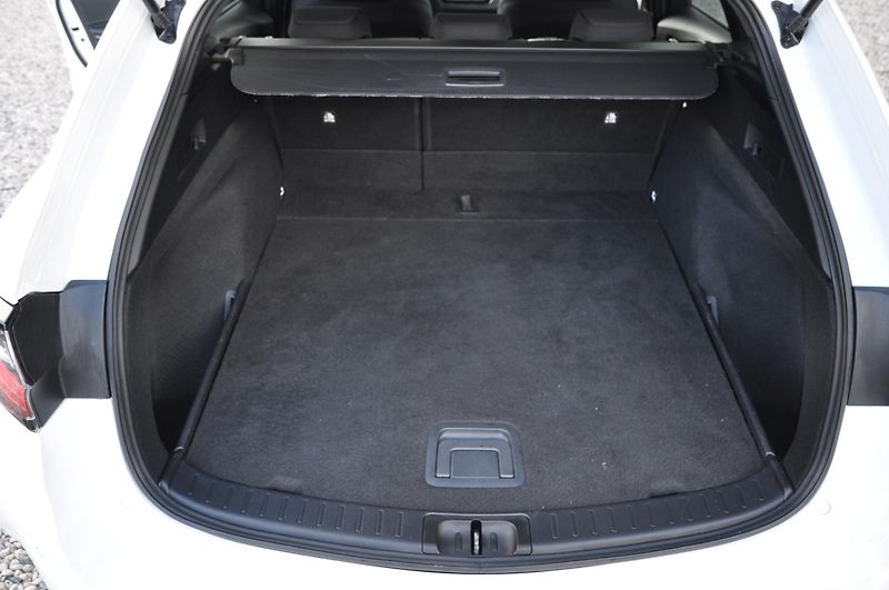 Toyota Corolla 1.8 Hybrid 72kW KOMBI - fotka 8 z 18