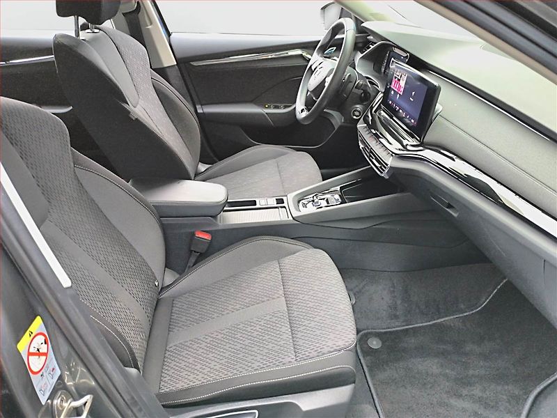Škoda Octavia (2023) 2.0 TDI - fotka 9 z 16